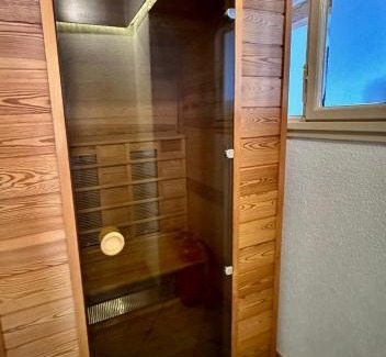 Luchsingen Casa | Cosy stay near stunning sights, located on main street