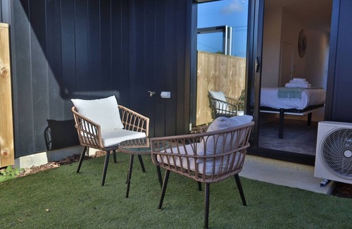 Henderson Casa | Cosy Studio in Awaroa Road