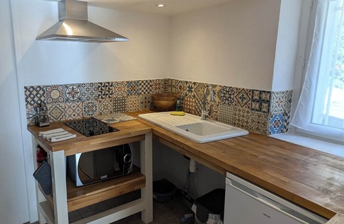 Arles-sur-Tech Apartamento | Cosy studio nestled in the forest with wood-fired hot tub