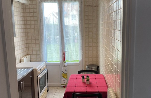 Carrieres-sur-Seine Apartamento | Cosy studio with garden CHATOU 78
