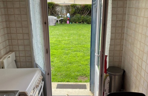 Carrieres-sur-Seine Apartamento | Cosy studio with garden CHATOU 78