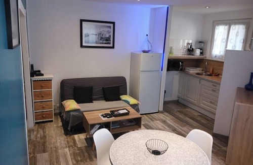 Palau-del-Vidre Apartamento | 🏡 Cosy T2 Classified 3★ - Private Parking, Bikes Included, Quiet & Near Center