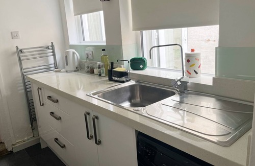 Cheltenham Casa | Cosy terrace house close to town centre, train station and ideal for race course