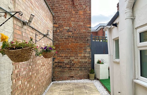 Cheltenham Casa | Cosy terrace house close to town centre, train station and ideal for race course