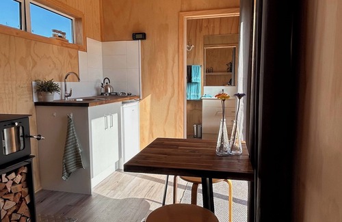 Clareville Cabina | Cosy tiny container cabin. Fully Off-grid experience