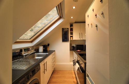 Highbury Apartamento | Cosy Top Floor Apartment w/Large Garden Terrace and Parking near the Emirates