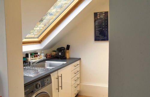 Highbury Apartamento | Cosy Top Floor Apartment w/Large Garden Terrace and Parking near the Emirates