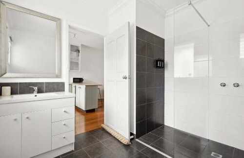 Geelong West Casa | Cosy Townhouse in the Heart of Geelong West