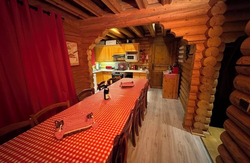 La Perriere Chalet De Esquí | Cosy traditional self-catered 13 bedroom log cabin chalet in Courchevel La Tania