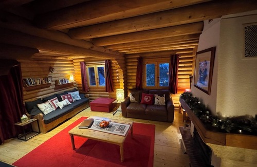 La Perriere Chalet De Esquí | Cosy traditional self-catered 13 bedroom log cabin chalet in Courchevel La Tania