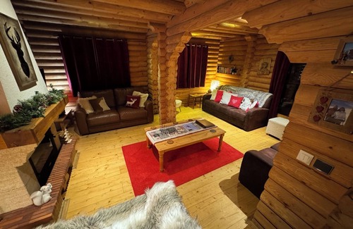 La Perriere Chalet De Esquí | Cosy traditional self-catered 13 bedroom log cabin chalet in Courchevel La Tania
