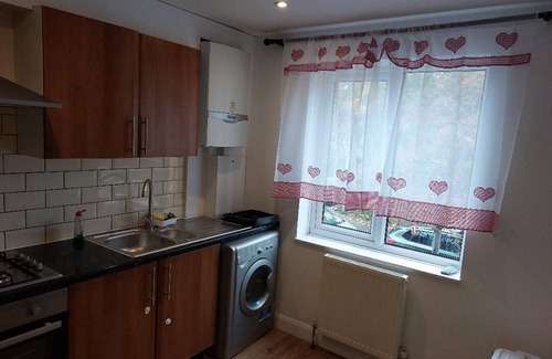 Fairfield Casa | Cosy two bedroom bedroom apartment with free parking and free wifi