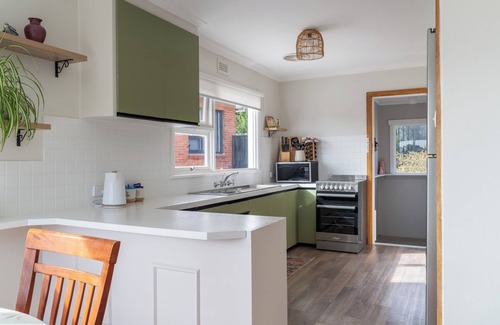 Ulverstone Apartamento | Cosy Ulverstone Getaway with Parking