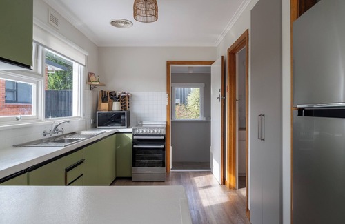 Ulverstone Apartamento | Cosy Ulverstone Getaway with Parking