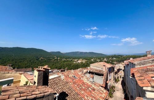 Bagnols-en-Foret Apartamento | Cosy village Home with Horizon