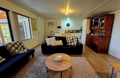 Doctors Point Cabina | Cosy water view cabin in amongst the pristene wilderness of Central Highlands
