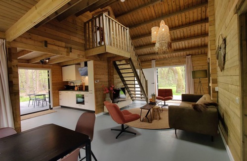 Zon en Schild Casa | Cosy wooden house with hot tub in forest