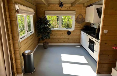 Zon en Schild Casa | Cosy wooden house with hot tub in forest