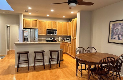Rohnert Park Condominio | Cotati Station condo with Garage and A/C