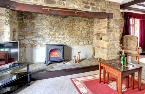 Llandeilo Casa | Una casa de piedra independiente, Cothi View está situada en una finca rural en la hermosa ciudad de Carmarthenshire