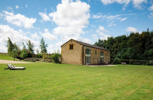 Whichford Casa | Cotswold Farmhouse Barn - stunning views