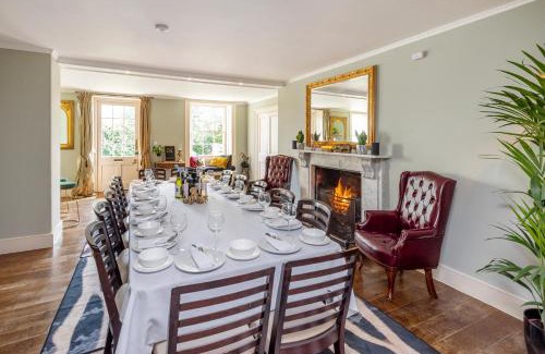 Petty France Casa | Cotswold Manor House - country house retreat with hot tub, ideal for large groups