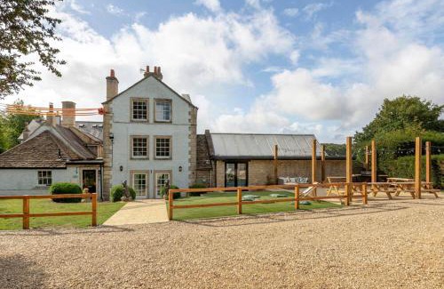 Petty France Casa | Cotswold Spa House - Country house retreat with indoor swimming pool and hot tub, ideal for large groups
