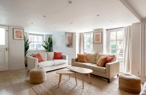 Petty France Casa | Cotswold Spa House - Country house retreat with indoor swimming pool and hot tub, ideal for large groups