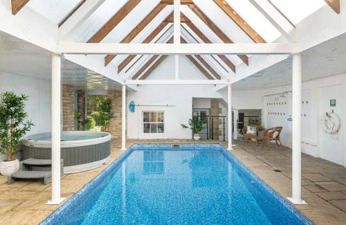 Petty France Casa | Cotswold Spa House - Country house retreat with indoor swimming pool and hot tub, ideal for large groups
