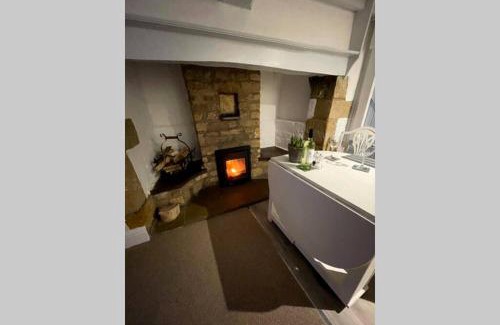 Ilmington Casa | Cotswolds Cottage Ilmington with Wood Burning Stove & BBQ - pet friendly