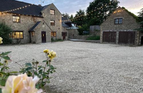 Burton Casa | Cotswolds Retreat - Bath & Castle Combe - Hot Tub