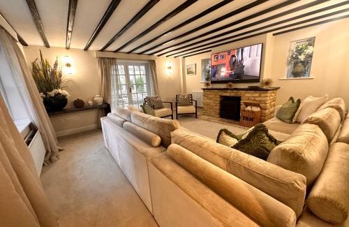Burton Casa | Cotswolds Retreat - Bath & Castle Combe - Hot Tub