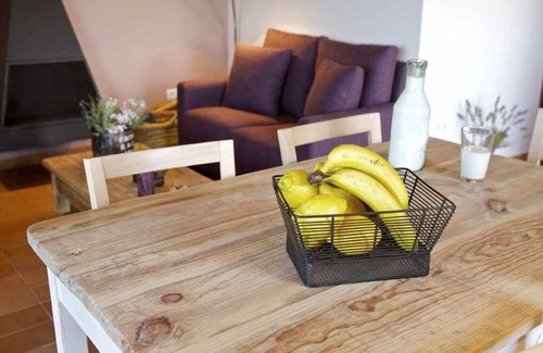 Sant Andreu Salou Apartamento | Apartamento rural con wifi gratis, chimenea y jardín y piscina comunitaria