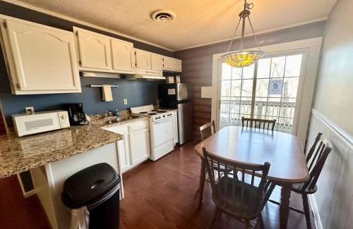 Nancy Casa | Cottage 10 Lees Ford Marina