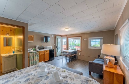 Weirs Beach Cabina | Cottage 11 Summary: T