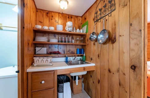 Weirs Beach Cabina | Cottage 15 Summary: A