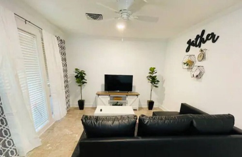 St. Simons Island Cabaña | Cottage 15min from the Beach, Pets welcome