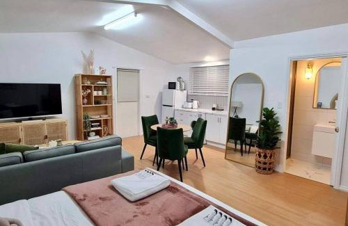 Brown Hill Villa | Cottage 1851 Boutique in Brown Hill