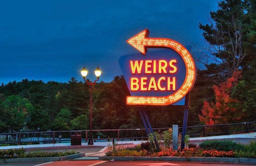 Weirs Beach Cabina | Cottage 2 Summary: Th