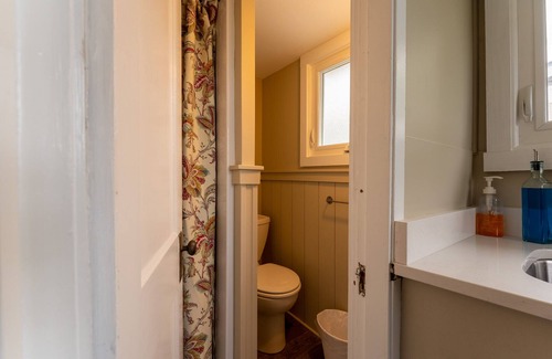 Weirs Beach Cabina | Cottage 2 Summary: Th