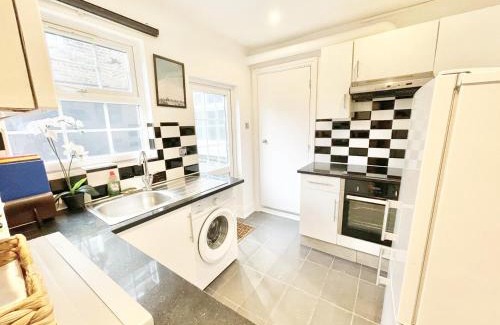 East Acton Apartamento | Cottage 25 mins to Central with Free Parking & Large Garden