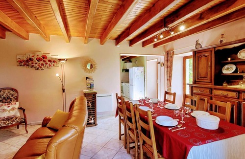 Salles-Lavalette Cabaña | Casa rural 3 hab. con jardín, chimenea, se admiten mascotas, WIFI, parking, cerca de ocio y castillos
