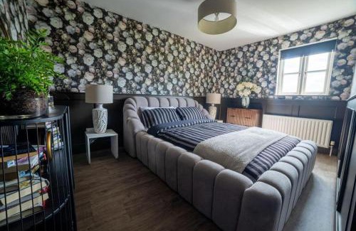 Enniskillen Casa | Cottage 3 Bed Sleeps 7 Free Parking