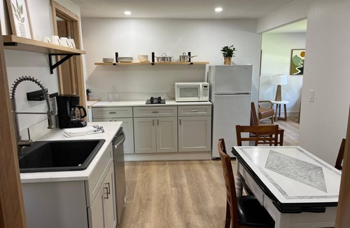 Stow Cabaña | Cottage #4 - Beautiful 3 Bedroom Lakefront Cottage - Fully Renovated in 2024!
