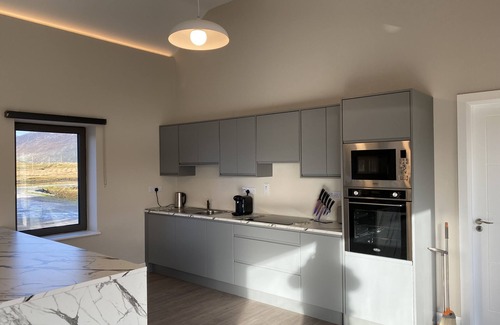Connemara Cabaña | Cottage 421 - Letterfrack - sleeps 4 guests in 2 bedrooms