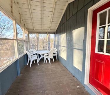 Nancy Casa | Cottage 6- Lees Ford Marina