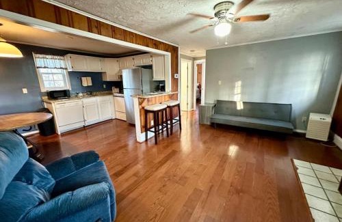Nancy Casa | Cottage 6- Lees Ford Marina