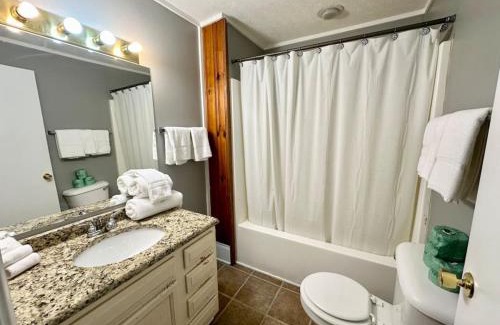Nancy Casa | Cottage 6- Lees Ford Marina