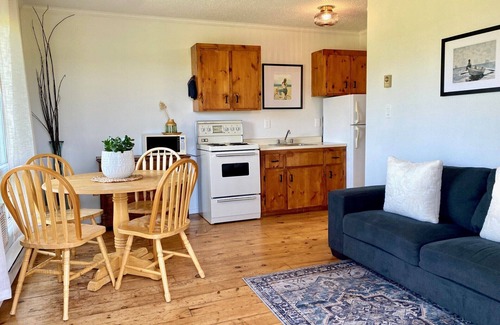 French River Cabaña | Cottage #7 with coastal decor - 1 bedroom - pet friendly!