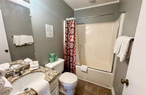Nancy Casa | Cottage 9-Lees Ford Marina